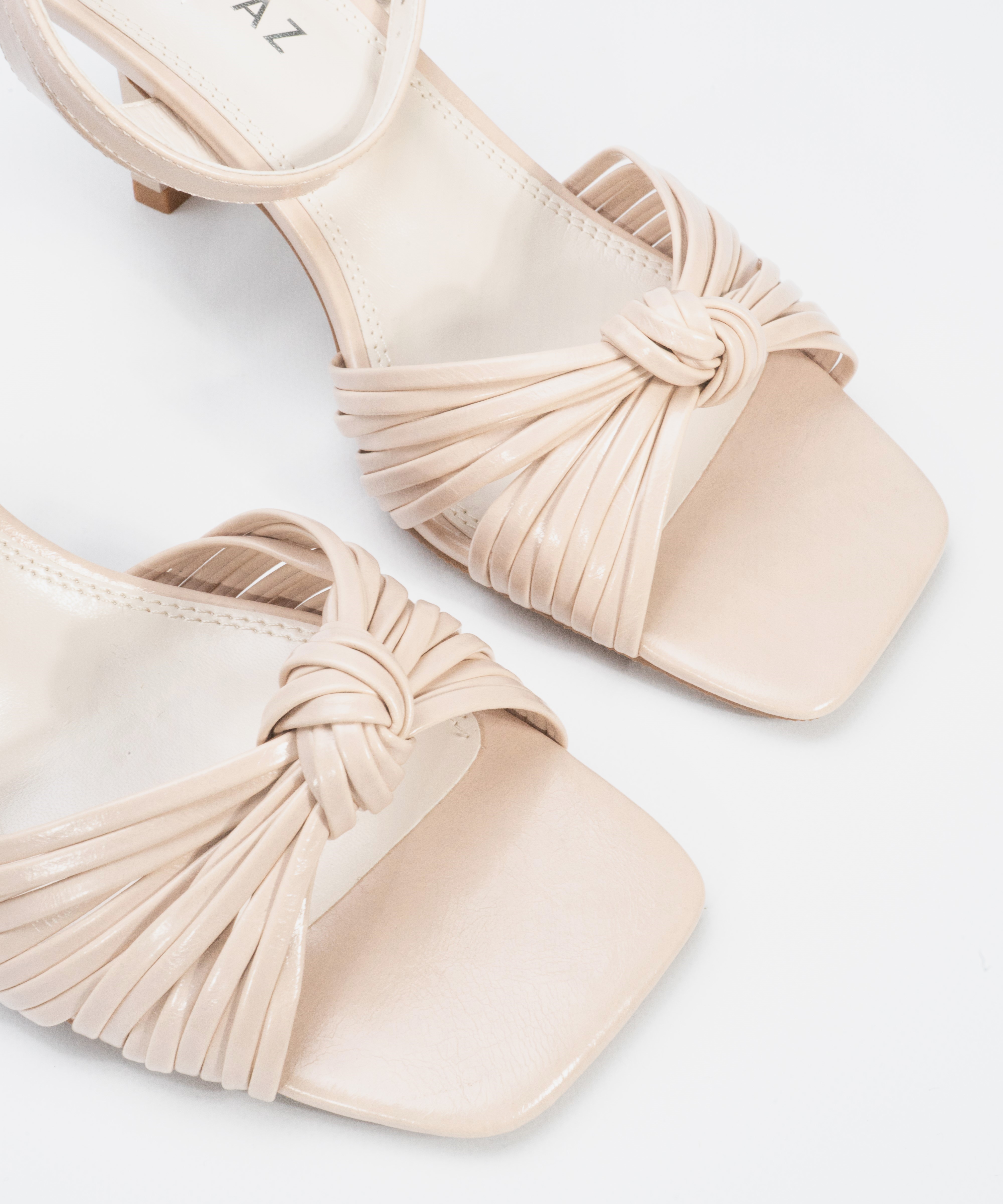 Sandalia tac&oacute;n fino nudo image number null